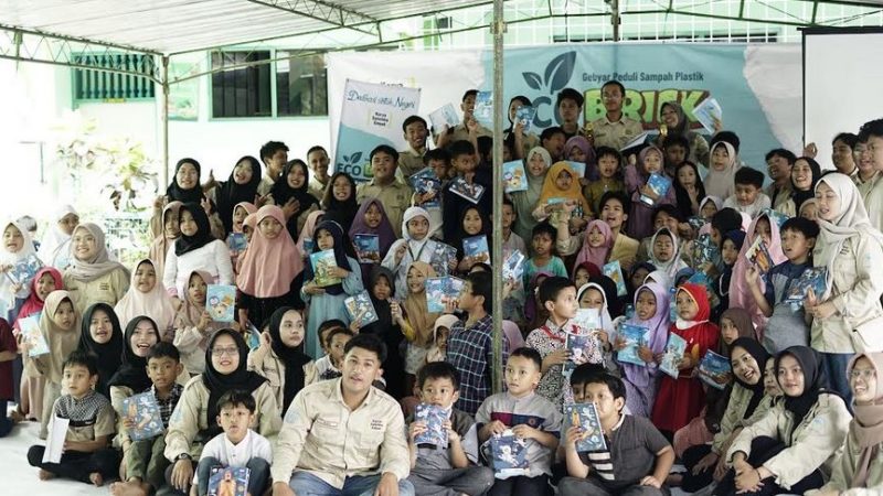 Gebyar Edukasi: Inovasi Pengolahan Sampah Plastik di UNS dan SDIT Nur Hidayah
