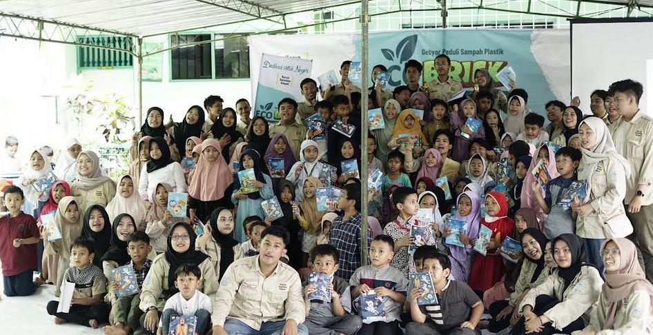 Gebyar Edukasi: Inovasi Pengolahan Sampah Plastik di UNS dan SDIT Nur Hidayah