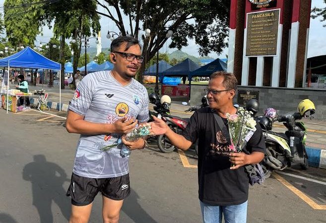 Forum Pewarta Pacitan Rayakan HPN 2025 dengan Berbagi Bunga, Bakti Sosial, dan Santunan