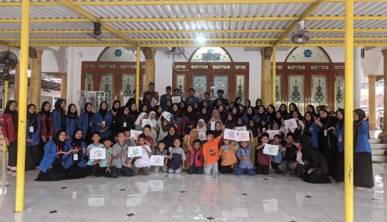 Almadiksar dan UKM Forkisma STKIP PGRI Pacitan Berkolaborasi Gelar “Spectrum Of Light Ramadhan With Forkimadiksar” di TPQ Masjid Muttaqin