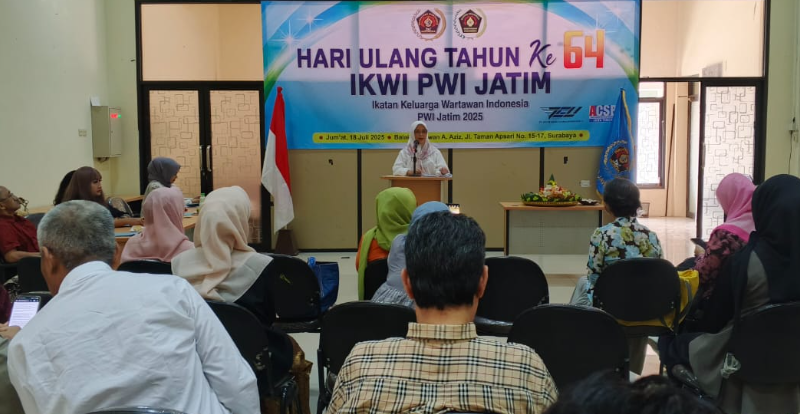 Hadiri Acara HUT ke-64 IKWI PWI Jatim, Lia Istifhamah: Jaga Modal Sosial dan Solidaritas