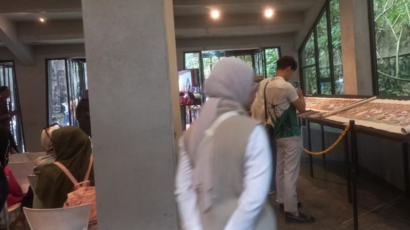Antusiasme Tinggi Warnai Pameran Duplikasi Wayang Beber Joko Kembang Kuning di Ullen Sentalu