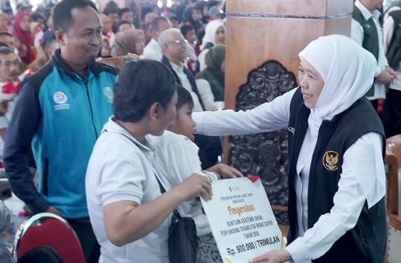 Bantuan Sosial Mengalir ke Pacitan, Khofifah Ingatkan Warga Gunakan dengan Bijak