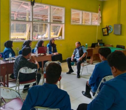 Monitoring Perdana Magang Kependidikan di SMKN 1 Pacitan