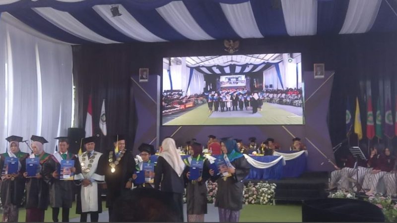 318 Mahasiswa Dikukuhkan dalam Wisuda ke-XXVI STKIP PGRI Pacitan