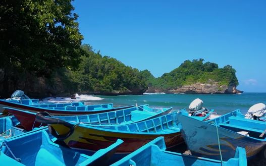 Pantai Mbakung, Permata Tersembunyi di Ujung Selatan Pacitan