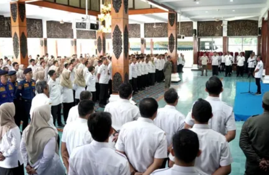 Pimpin Apel Kerja, Bupati Pacitan Ajak Penerima SK P3K Paruh Waktu untuk Bersyukur dan Tetap Bersemangat