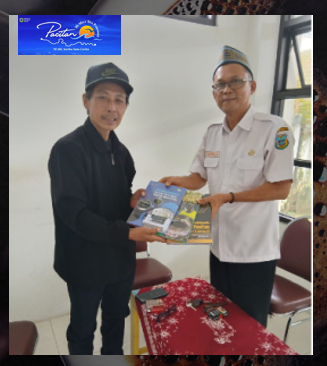 Pemberian Buku Ensiklopedia Situs Pacitan Kota Misteri kepada Komunitas Seni Tari