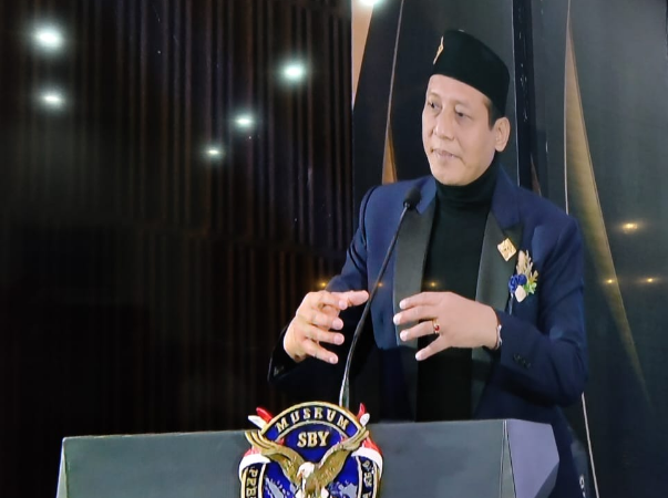 Luar Biasa ! Dokter Warkim Sutarto Luncurkan Buku Autobiografi, Program “Pacitanku Sehat”, Website Resmi, dan E-Majalah