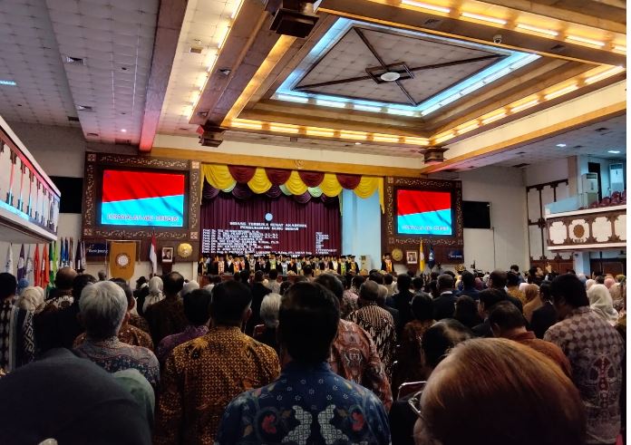 UNS Kukuhkan Sembilan Guru Besar dalam Sidang Terbuka Senat Akademik
