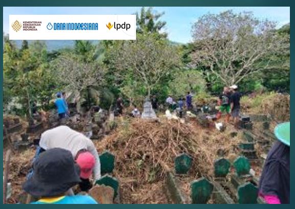 Gugur Gunung Menjelang Ramadhan di Makam Gunung Pegat: Tradisi Gotong Royong yang Menjaga Ingatan Leluhur
