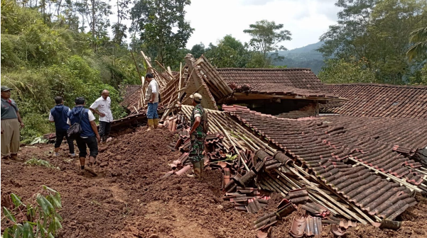 Di Lereng Nawangan-Pacitan, Gotong Royong Menjadi Penyangga Harapan