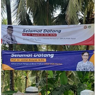 H-2 Pelantikan dan Pengukuhan PPLP PT PGRI Pacitan, Spanduk Selamat Datang Ketua PB PGRI dan BPLP PGRI  Telah Terpasang