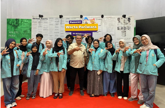 Kuliah Lapangan Filologi UNS: Mahasiswa Pelajari Konservasi Arsip di Monumen Pers Nasional