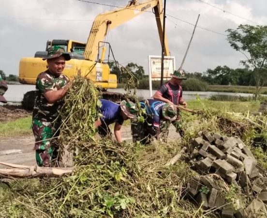 TMMD Ke 128 Kodim Gresik Kebut Pengerukan Waduk Lingsir dengan Alat Berat