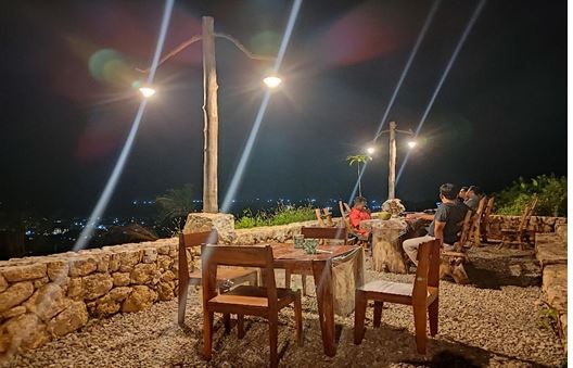 Lembah Jaten: Romantika Kuliner Malam di Ketinggian Sidoharjo Pacitan