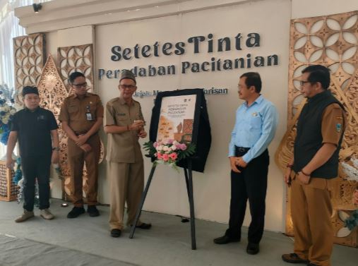 Luncurkan Buku Setetes Tinta Peradaban Pacitanian, Dinas Perpustakaan Pacitan Perkuat Gerakan Literasi Sejarah Daerah