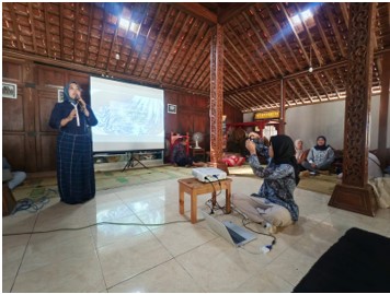 Pelatihan Pembuatan Jumputan, RG Sejarah Kebudayaan FIB UNS Dorong Pemberdayaan Perempuan dan Pelestarian Budaya