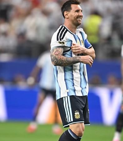 Messi Cetak Brace, Argentina Menang 2-0 dan Sang Kapten Pecahkan Rekor Sepanjang Masa