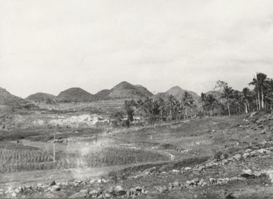 Lanskap Geologi Punung Tempo Dulu: Perlapisan Batu Gamping dan Tuf (Dana Indonesiana 2025)
