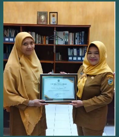 Bupati Pacitan Terima Sertifikat Penghargaan atas Hibah 50 Buku, Dinas Perpustakaan Ajak Masyarakat Perkuat Gerakan Literasi
