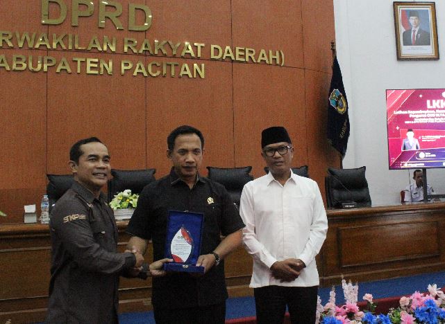STKIP PGRI Pacitan Cetak Calon Pemimpin Muda, 94 Pengurus OSIS Digembleng di Gedung DPRD