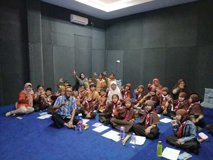 Kunjungan Edukatif SD Hajar Aswad Pacitan ke Dinas Perpustakaan dan Kearsipan Kabupaten Pacitan