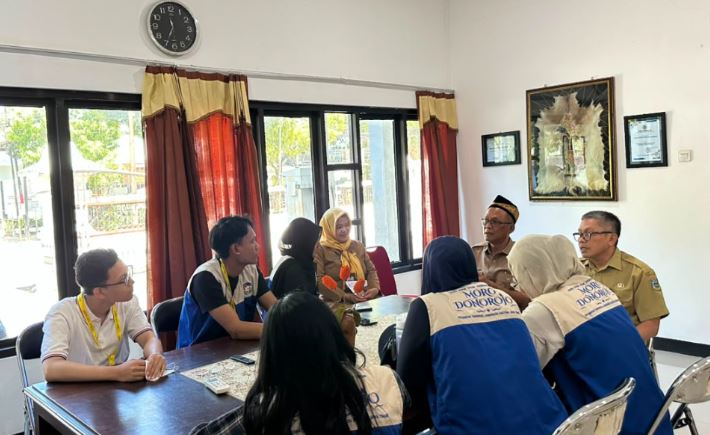 Mahasiswa KKN UGM Dalami Sejarah Pacitan melalui Diskusi Buku Ensiklopedia Situs Pacitan Kota Misteri