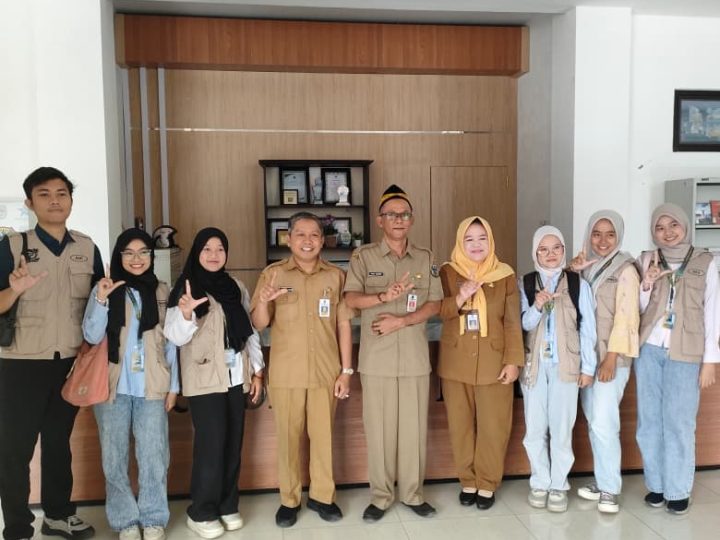 Kunjungan Mahasiswa KKN UNS Solo ke Dinas Perpustakaan dan Kearsipan Kabupaten Pacitan