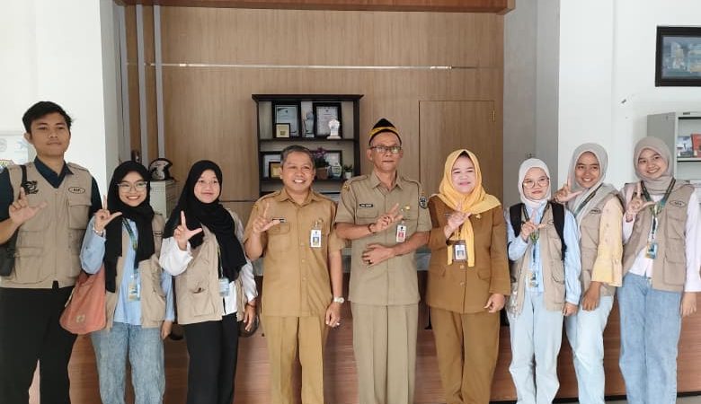 Kunjungan Mahasiswa KKN UNS Solo ke Dinas Perpustakaan dan Kearsipan Kabupaten Pacitan