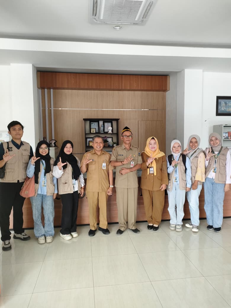 Kunjungan Mahasiswa KKN UNS Solo ke Dinas Perpustakaan dan Kearsipan Kabupaten Pacitan